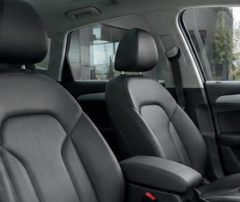 Audi Q3 2017 prata — Interior. Imagem ilustrativa.